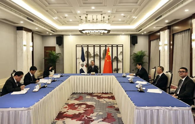 欧宝OB环境“助力”多米尼加清运垃圾，毛伟明省长出席线上交代典礼